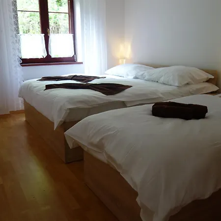 Na Tretasu S Vinnym Sklepem Holiday home Starovice