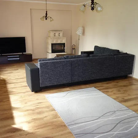 Na Tretasu S Vinnym Sklepem Holiday home *