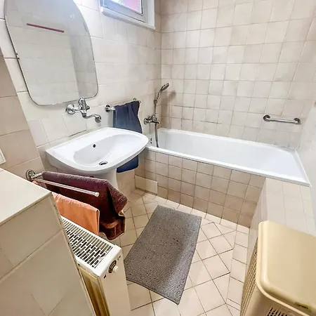 Na Tretasu S Vinnym Sklepem Holiday home *