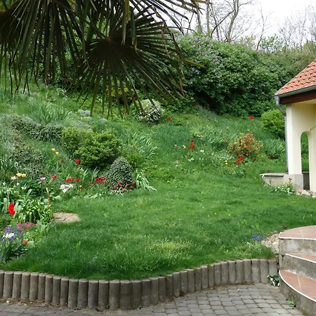 Holiday home Na Tretasu S Vinnym Sklepem