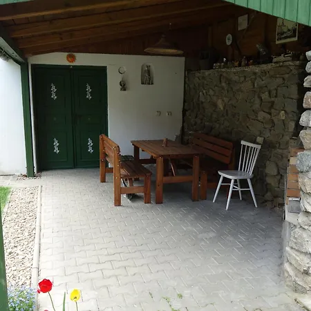 Na Tretasu S Vinnym Sklepem Starovice