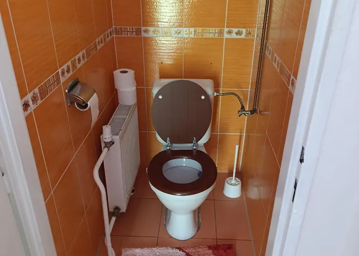 Na Tretasu S Vinnym Sklepem * Starovice