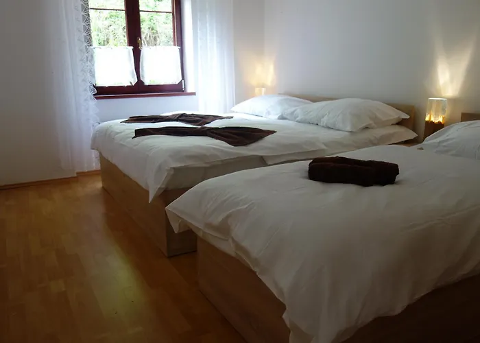 Na Tretasu S Vinnym Sklepem Holiday home Starovice