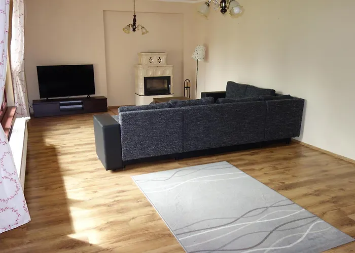 Na Tretasu S Vinnym Sklepem Holiday home *